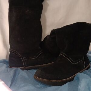 Earth Black Footwear